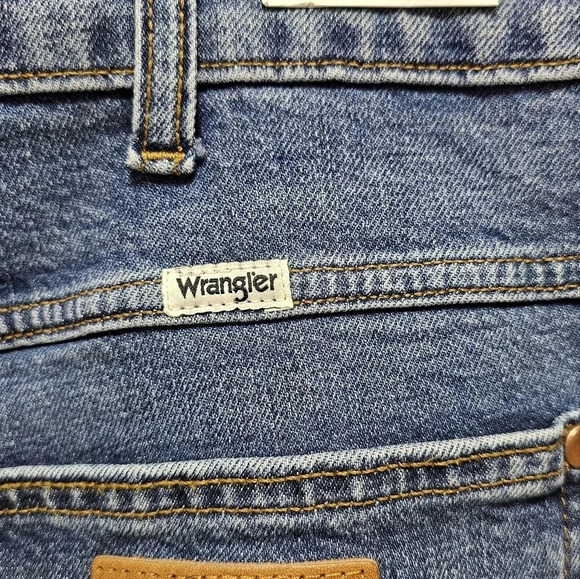 Wrangler Jeans High Rise Bootcut  Blue size 33 x 34 Waist 19" - Picture 5 of 11